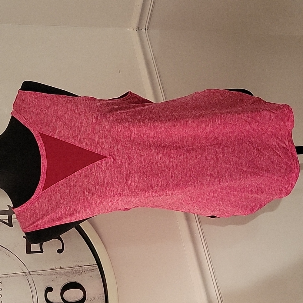 Gym tank medium‎ red